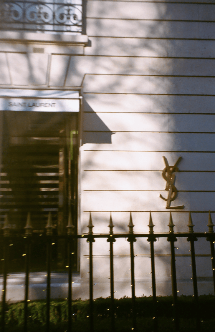 Paris YSL saint laurent shopping luxe Avenue Montaigne